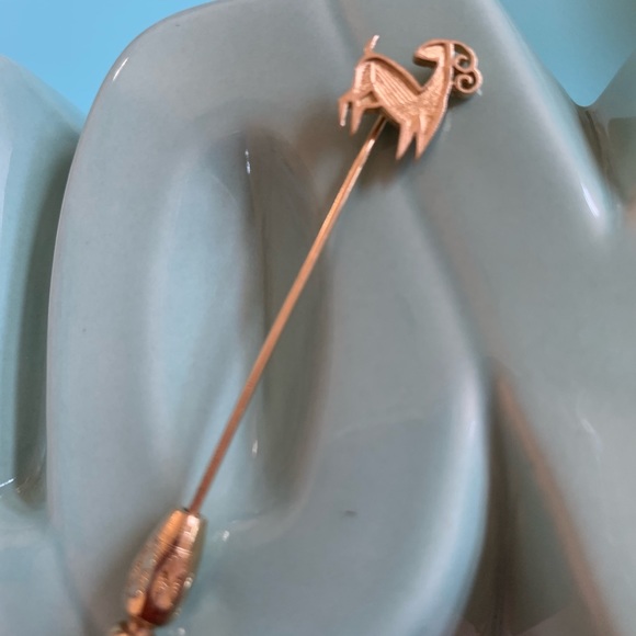 14K Solid Gold Contemporary Lamb Stick Pin